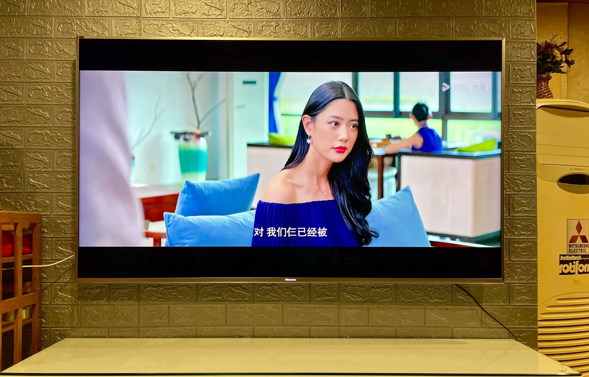 出个人自用闲置海信65寸ULED网络智能超画质液晶电视，型号LED65MU7000U，购买一年多开机仅个位数基本没怎么用，成色基本全新，海信高端机，整体效果超过